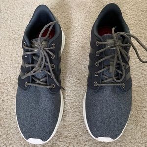 Adidas - cloud foam tennis shoe